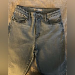 Levy’s 725 High Rise Bootcut - W29 L32